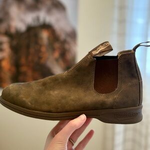 Blundstone Suede Chelsea Boots